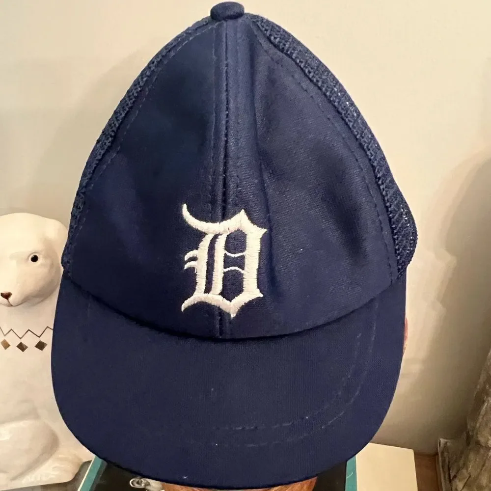 Vintage youth Detroit mesh trucker SnapBack with green under bill.
